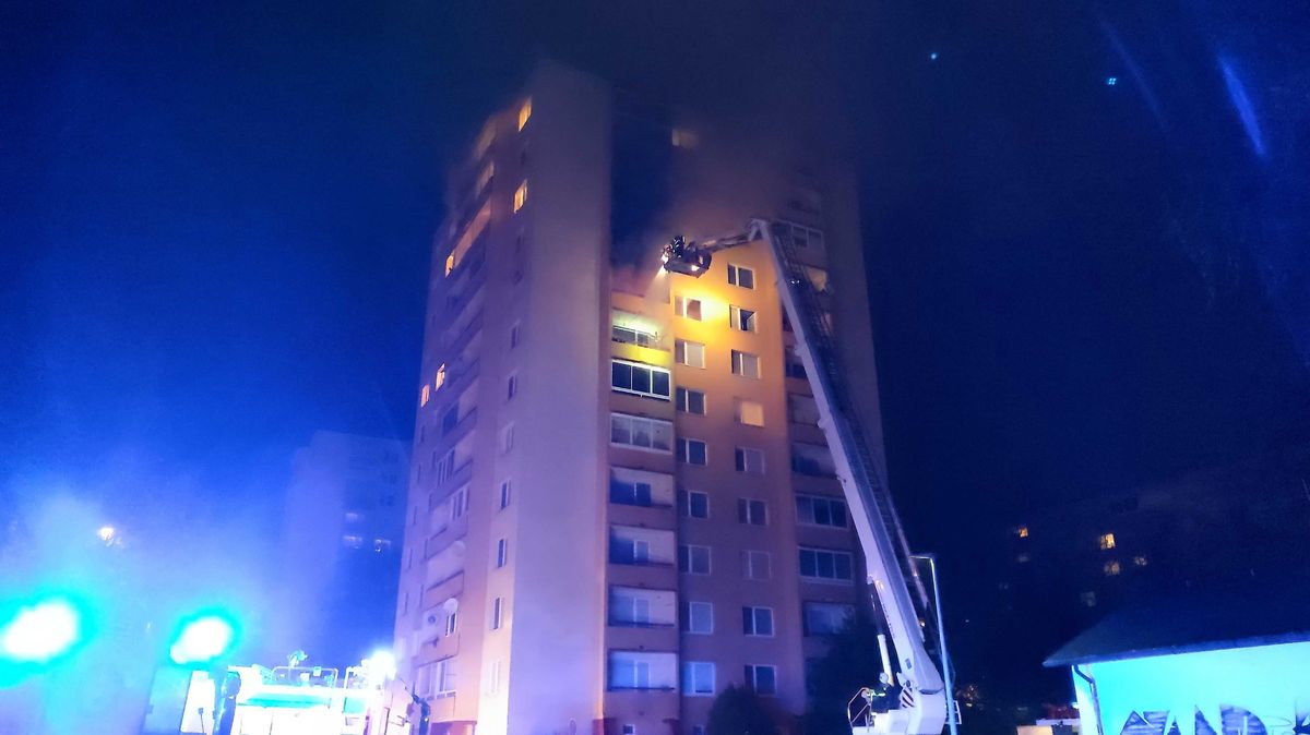 Dvě oběti si vyžádal požár bytového domu v Prešově